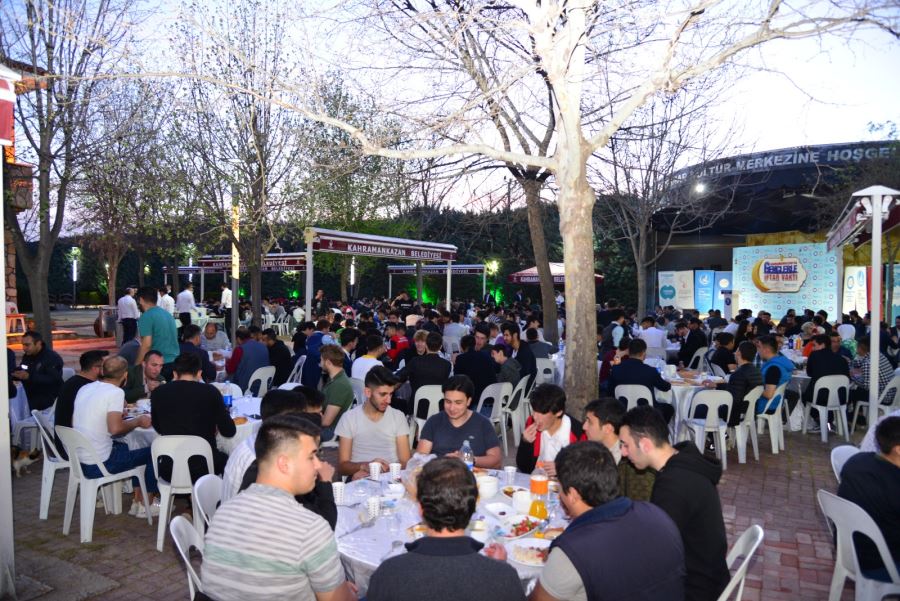 Başkan Oğuz iftar sofrasında gençlerle buluştu