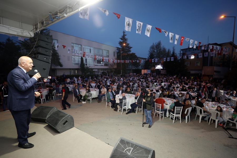 Önce mahallede iftar sonra parkta sohbet