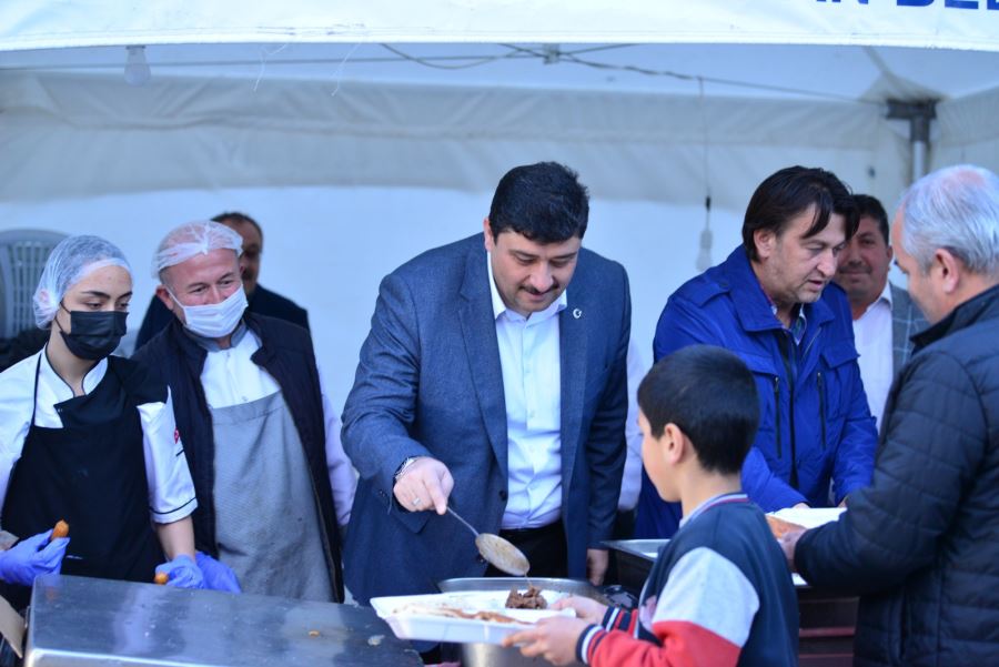 Başkan Oğuz ilk iftarda vatandaşlarla buluştu