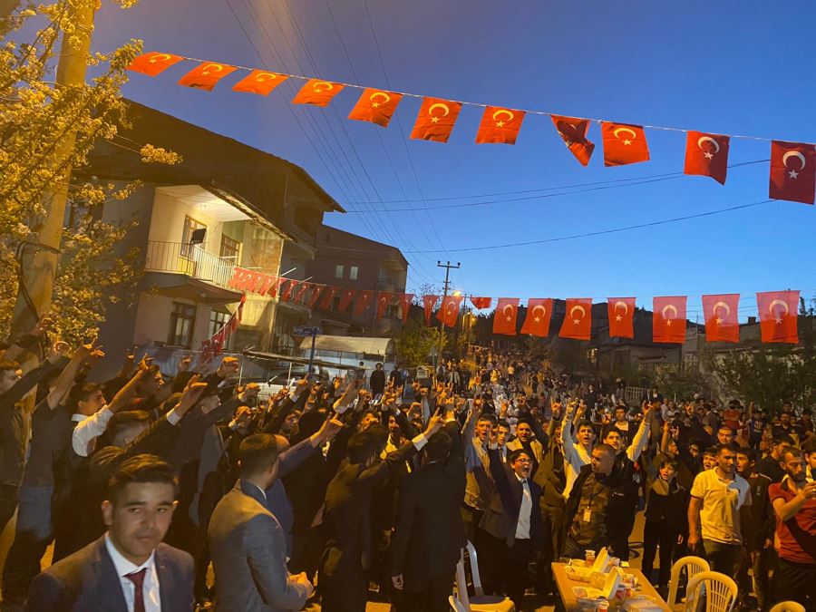 FATİH ÜLKÜ OCAKLARINDAN SOKAK İFTARI