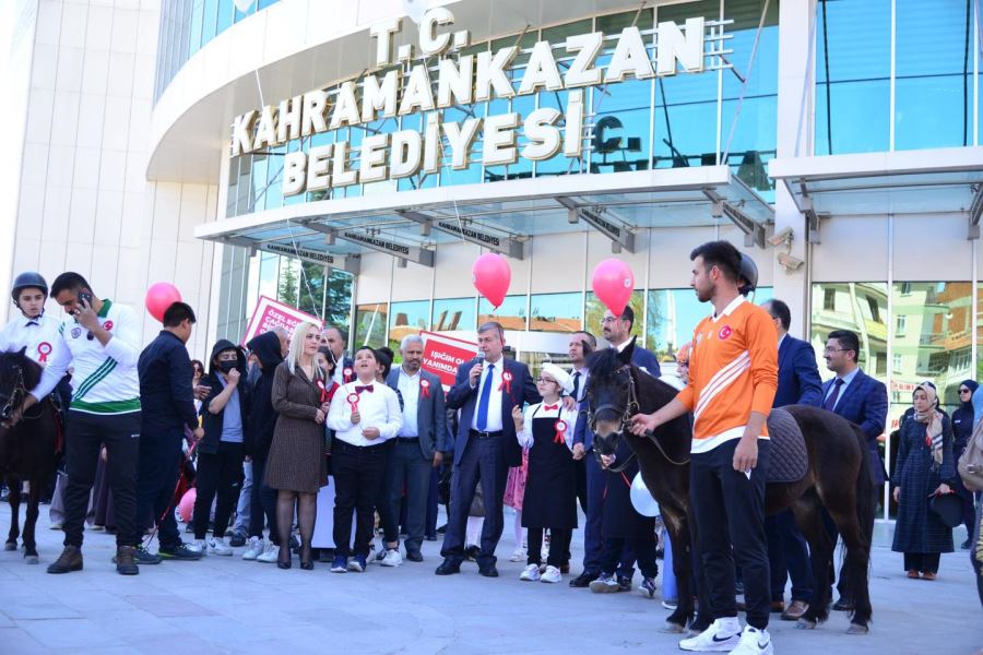 Engelleri aşan çocuklar farkındalık için yürüdü