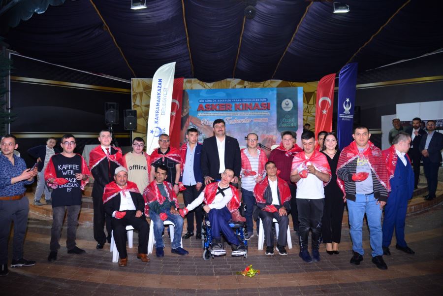 Özel askerler kınaları yakılarak askere uğurlandı 