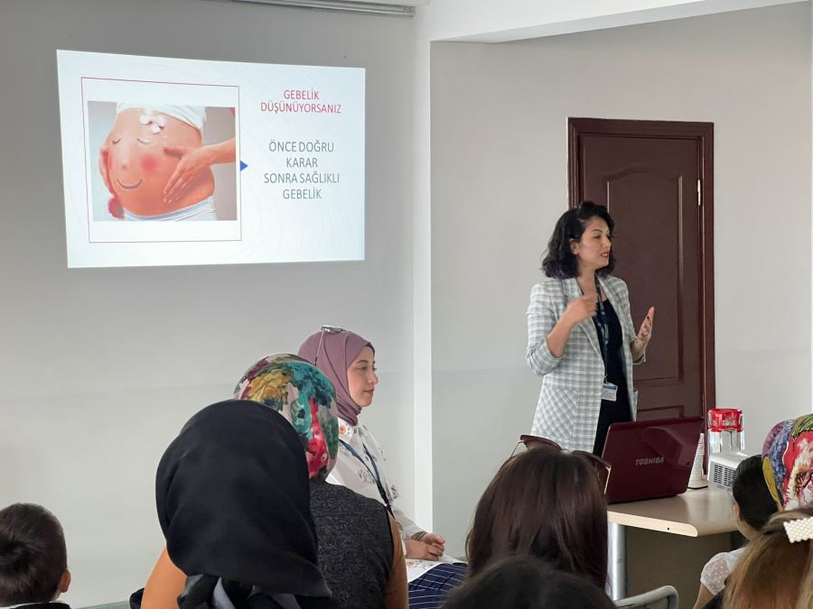 Mamak Belediyesi Eğitim  Seminerleriyle Kadınların Yanında 