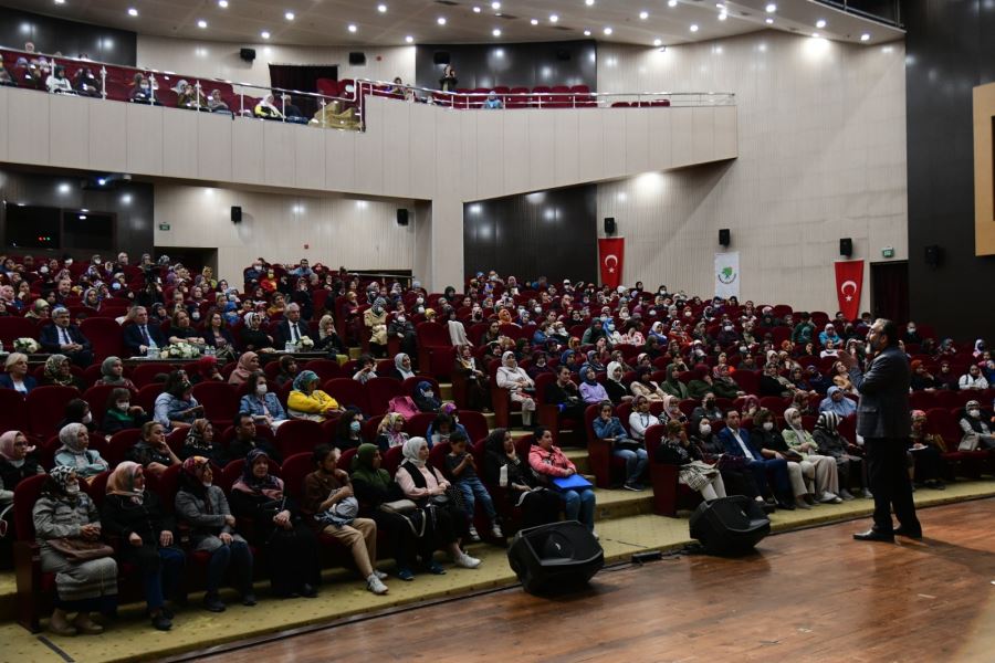 “Aile Olmak” Konferansına Büyük İlgi