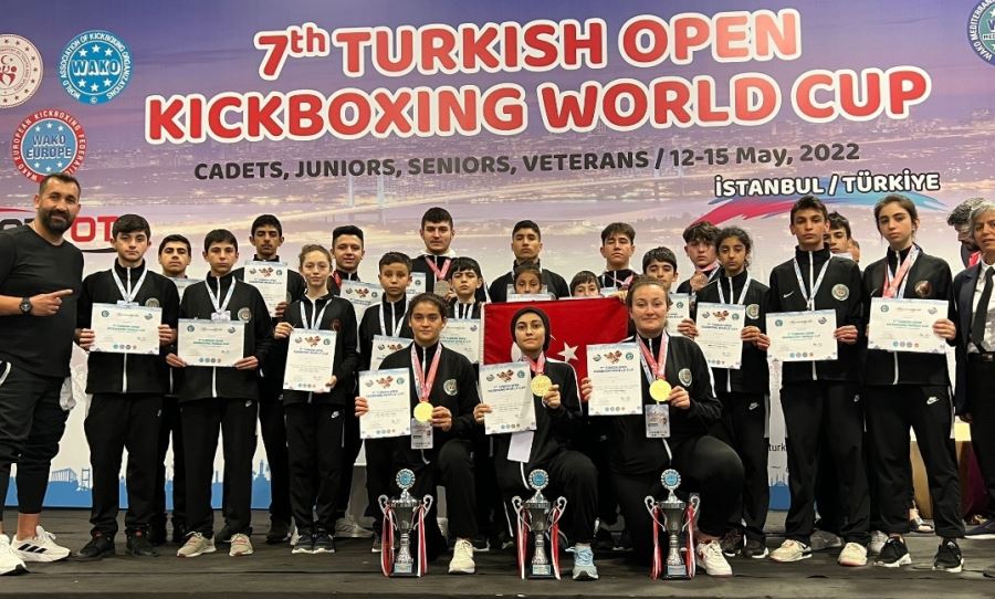 KİCK BOKS DA BÜYÜK BAŞARI