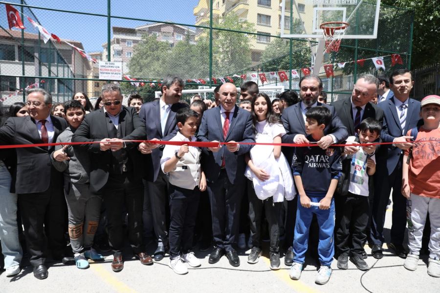 KEÇİÖREN 23 NİSAN ORTAOKULU  YENİ SPOR SALONUNA KAVUŞTU