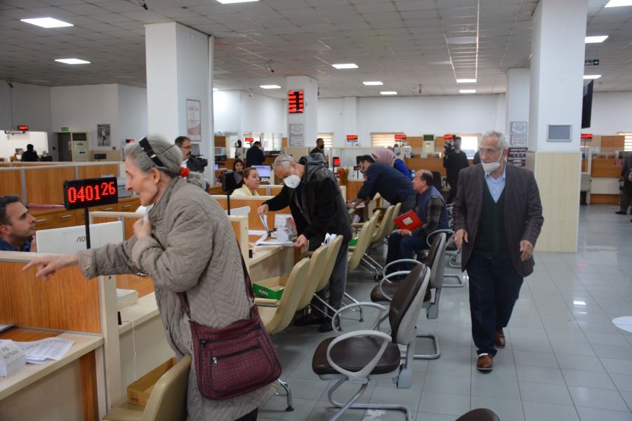 KEÇİÖRENLİLER VERGİ ÖDEMELERİ İÇİN SIRA BEKLEMİYOR