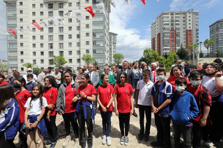 Yeşil bir Yenimahalle için ağaç dikimi 