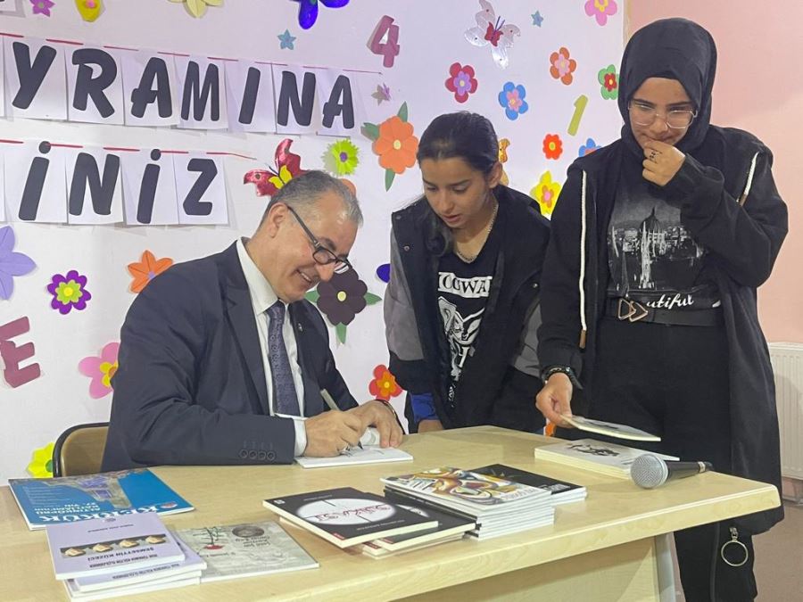  Yazarlar Mamak’ta Öğrencilerle Buluştu