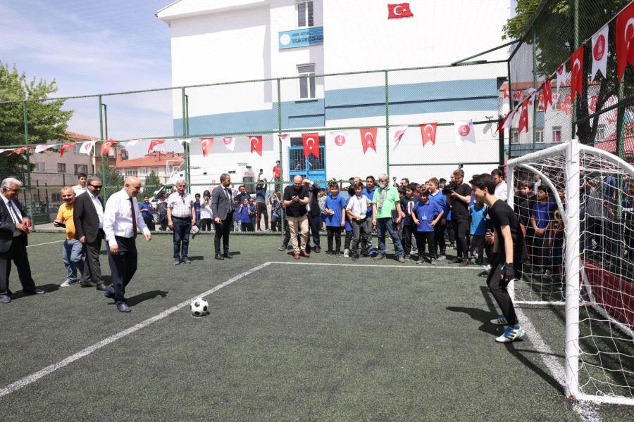 KEÇİÖREN TOYGAR BÖREKÇİ ORTAOKULU’NA YENİ HALI SAHA