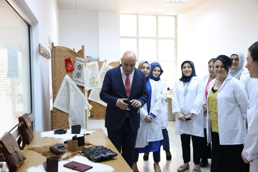 KADINLAR KEÇMEK’TE ÜRETİP KAZANÇ SAĞLIYOR