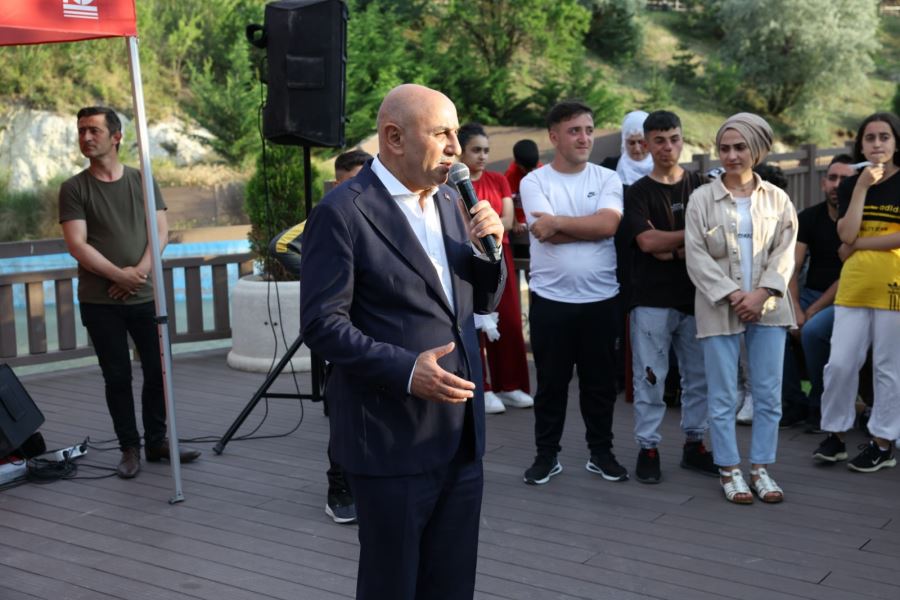KONSER COŞKUSUNA BAŞKAN ALTINOK DA ORTAK OLDU