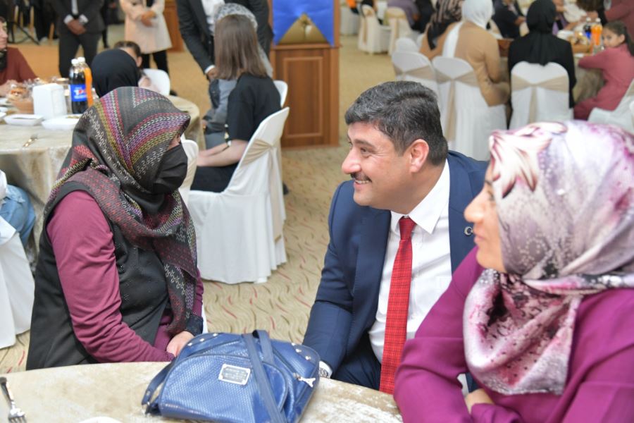 Başkan Oğuz şehit aileleri ve gaziler onuruna akşam yemeği verdi