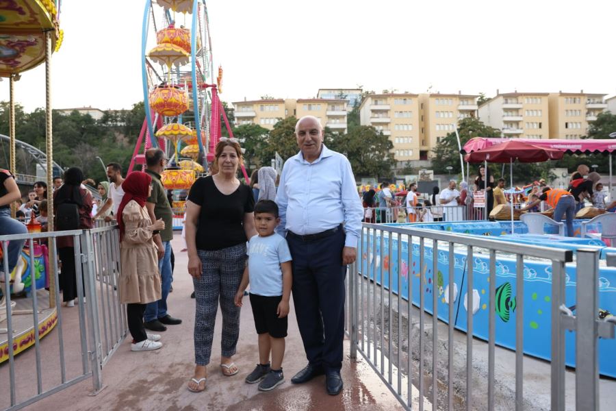 DENİZ DÜNYASI VE ÇOCUK LUNAPARKINA YOĞUN İLGİ
