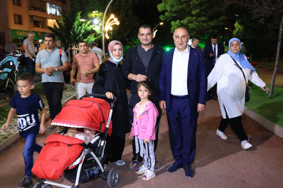 YAZ AKŞAMLARININ VAZGEÇİLMEZİ ATATÜRK BOTANİK BAHÇESİ