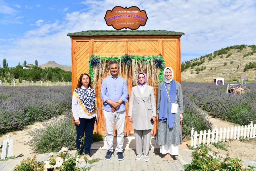 Lavanta Bahçesine Vekiller Çıkarma Yaptı 