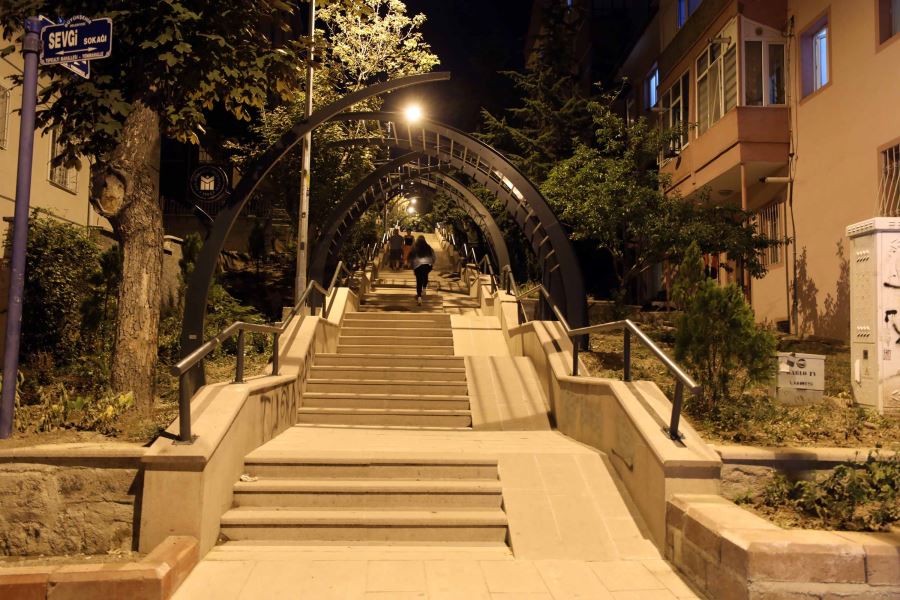 Yenimahalle’nin yeni merdivenleri açıldı
