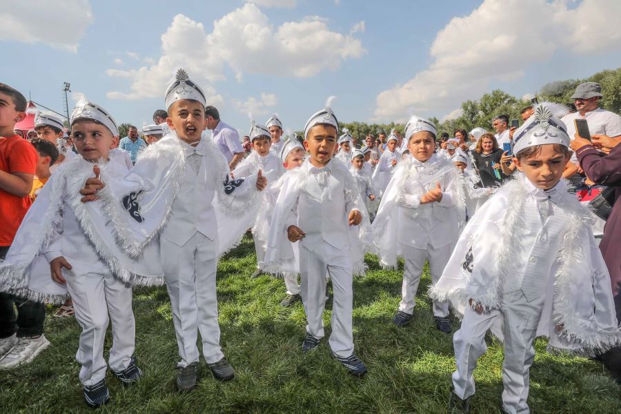 Yenimahalleliler, Sünnet Şöleni’nde buluştu 