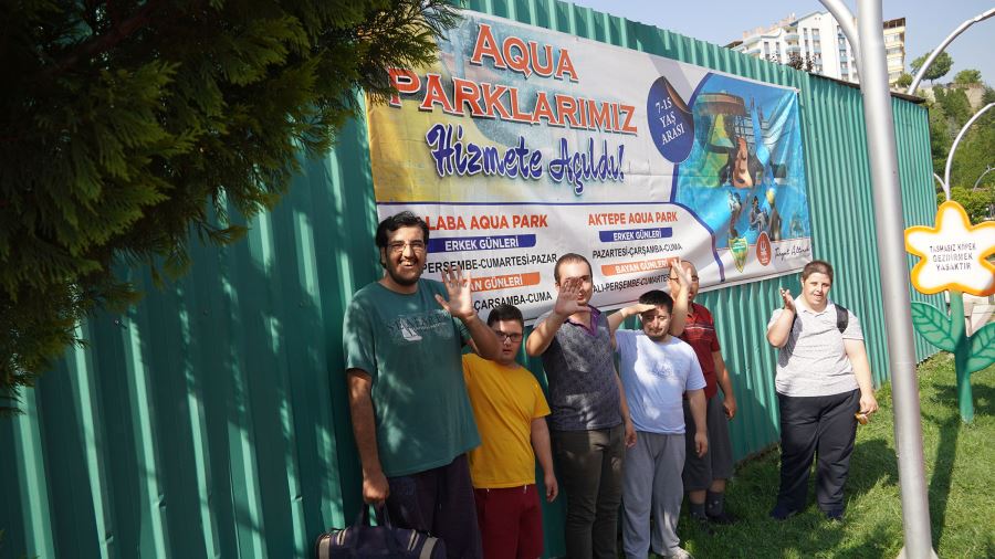 AQUAPARKIN ÖZEL MİSAFİRLERİ SUYUN KEYFİNİ ÇIKARDI