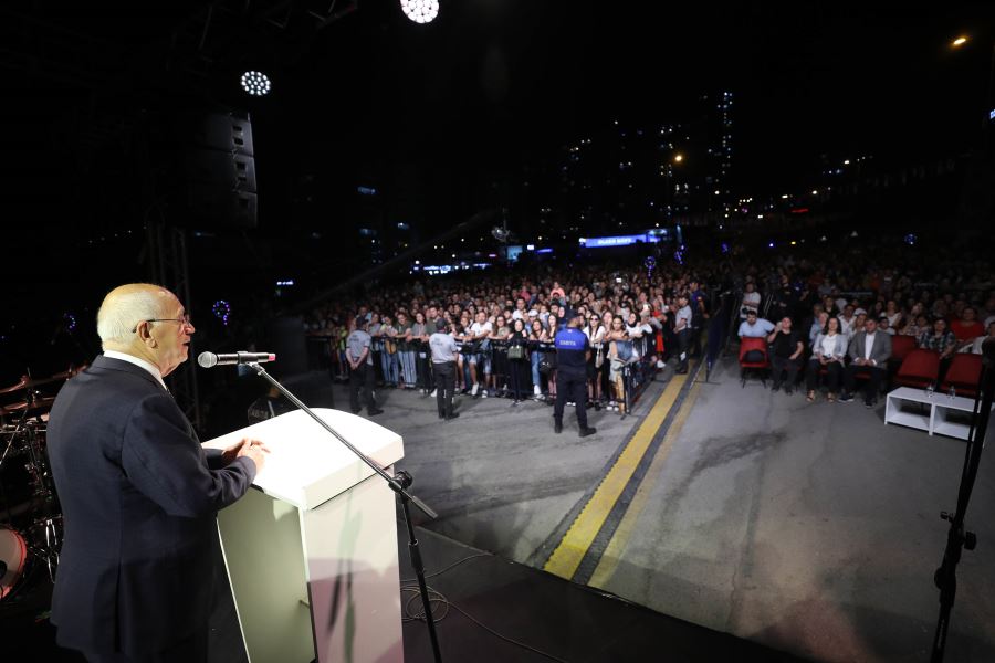 90’lar Festivali’nin konuğu Levent Yüksel oldu