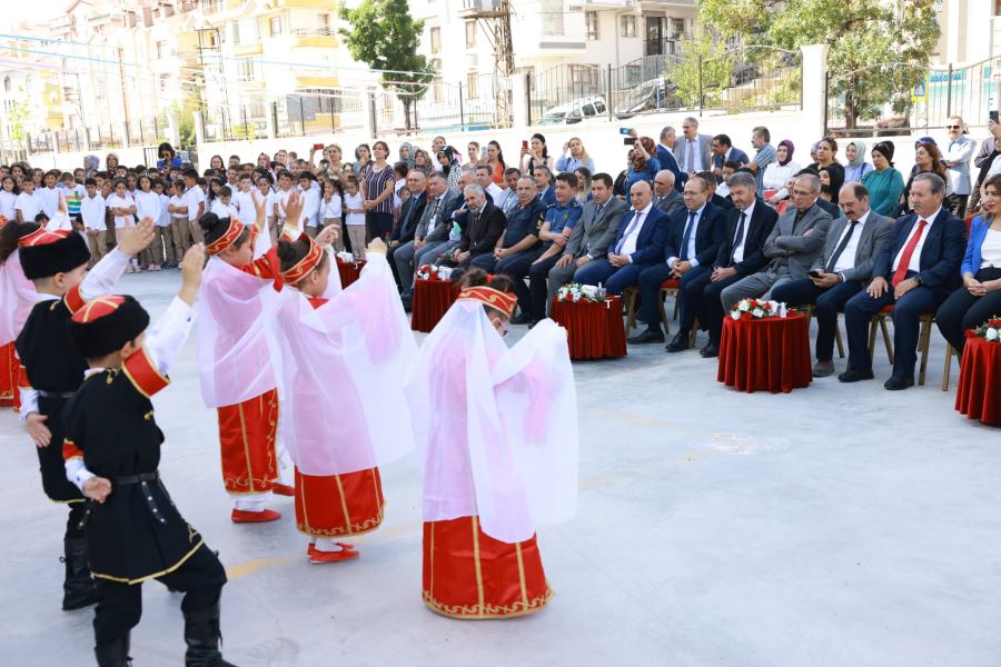 BAŞKAN ALTINOK ÖĞRENCİLERLE BULUŞTU