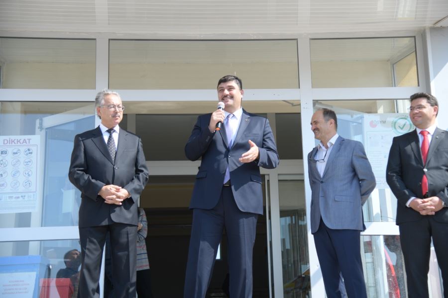 Başkan Oğuz’dan öğrencilere yeni halı saha 