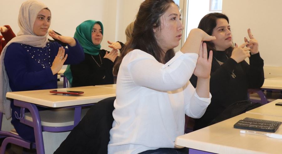 Bakanlığın Güncel Türk İşaret Dili Sözlüğü’ne  150 Ülkeden 4 Milyondan Fazla Erişim Sağlandı