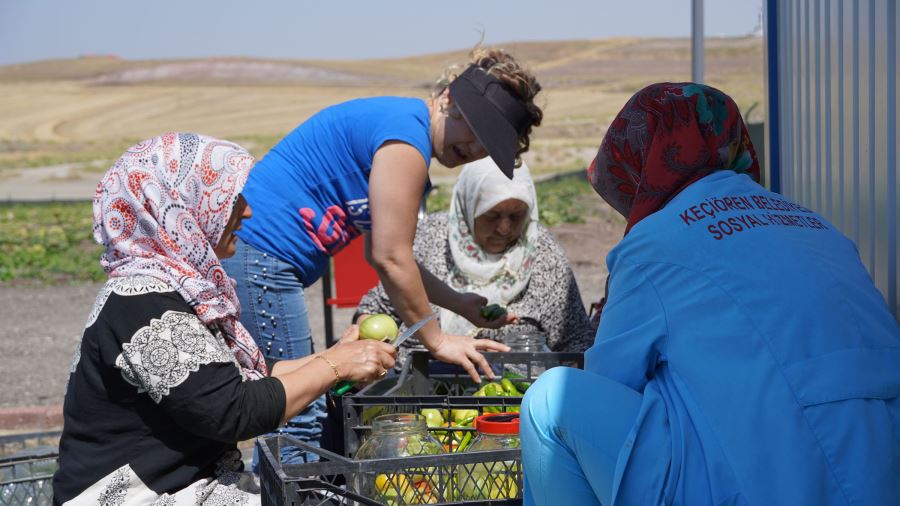 GÖNÜL KÖŞKÜ HUZUREVİ’NİN  TURŞULARI BOSTANDAN