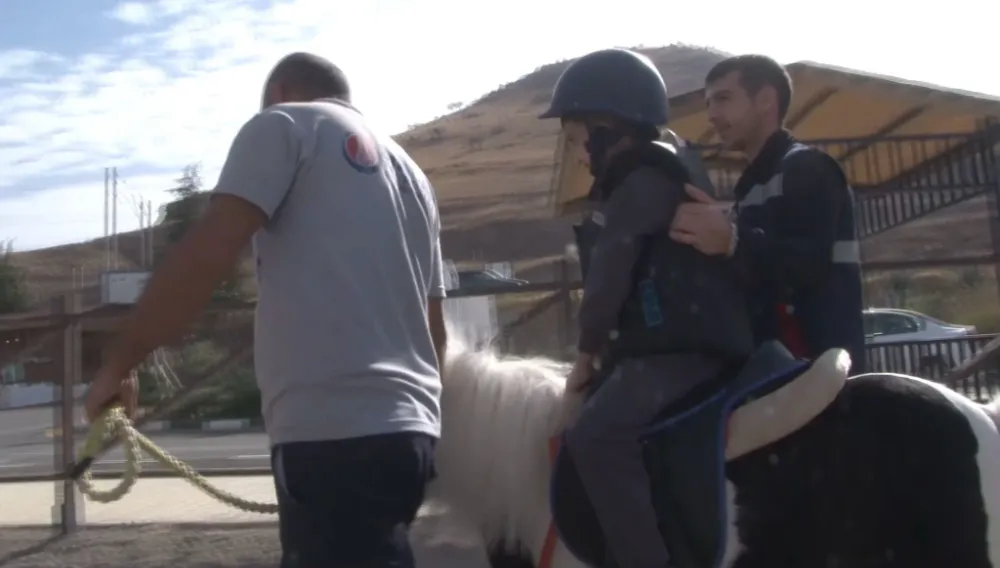 SİNCAN’DA ÖZEL ÇOCUKLARA AT İLE TERAPİ 