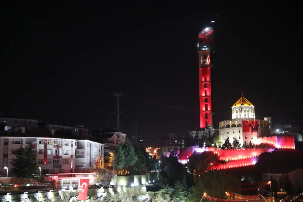 ATATÜRK ANKARA CUMHURİYET KULESİ’NDE 100. YILA ÖZEL MUHTEŞEM IŞIKLANDIRMA