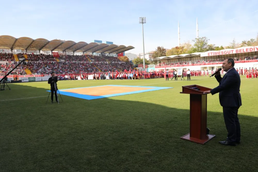 CUMHURİYET COŞKUSU STADYUMLARA SIĞMADI