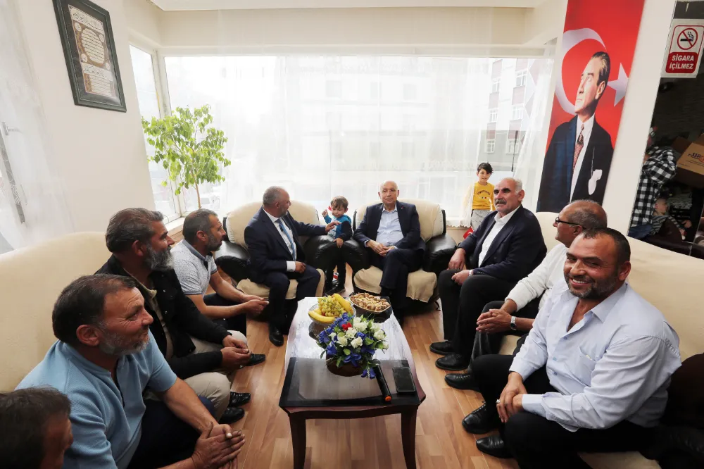 Fethi Yaşar Roman yurttaşlarla buluştu