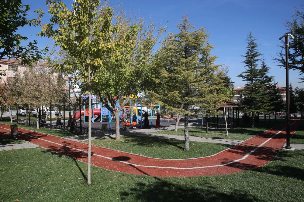 SİNCAN YENİ PARKLARI ve YEŞİL ALANLARIYLA GÖZ ALIYOR