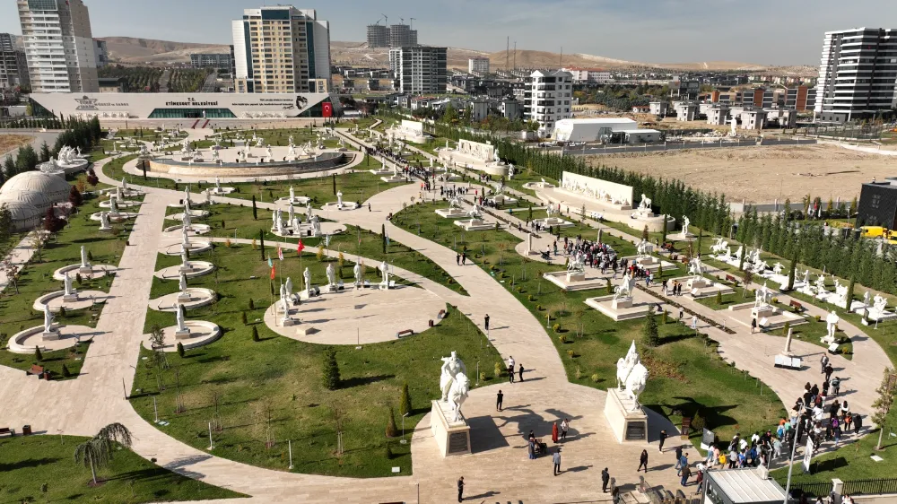ETİMESGUT TÜRK TARİH MÜZESİYLE DÜNYAYA AÇILDI