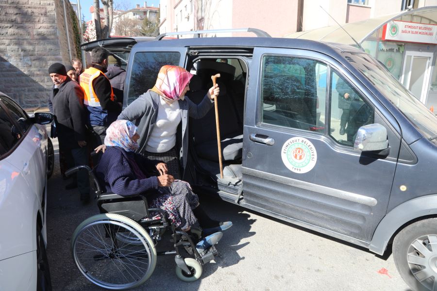 ETİMESGUT’A GELEN DEPREMZEDELERE YARDIM ELİ