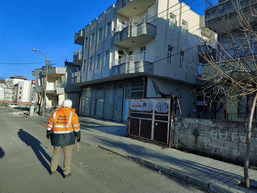 KEÇİÖREN BELEDİYESİNİN UZMAN  EKİPLERİ HASAR TESPİT İÇİN SAHADA