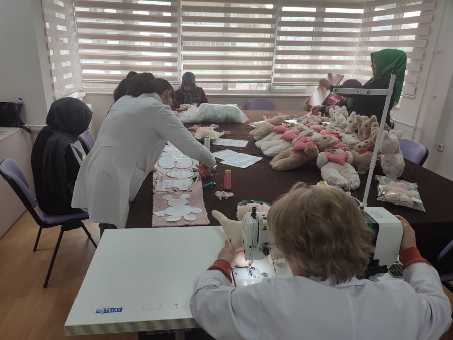 Mamak, Depremzede Minikler İçin Çalışıyor