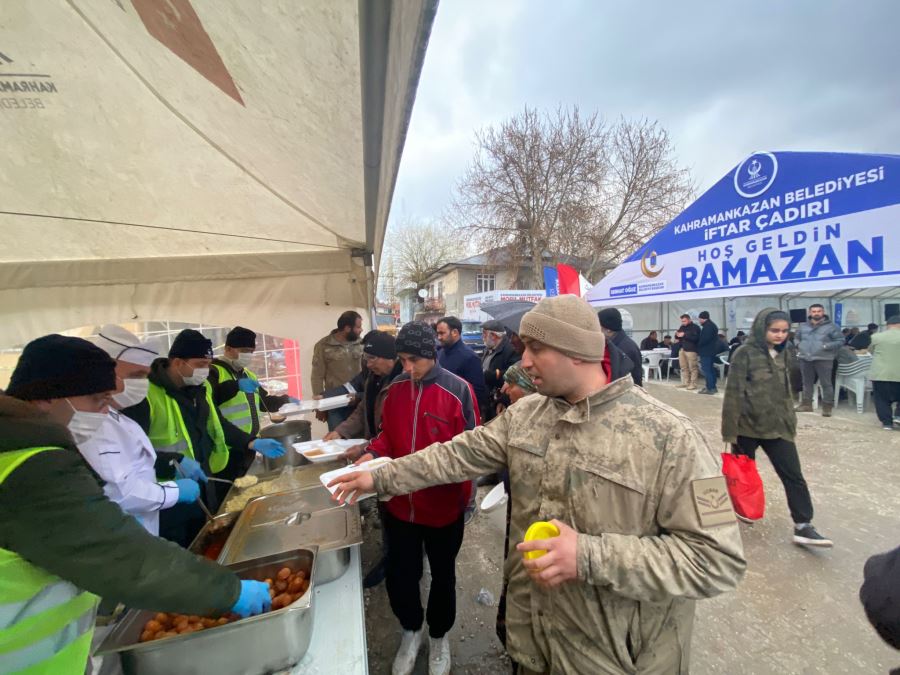 DEPREM BÖLGESİNDE İLK İFTAR