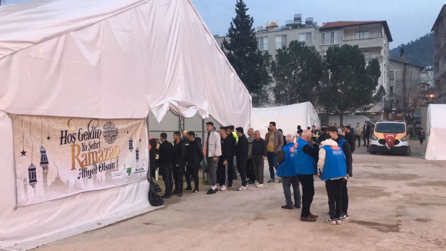 Mamak Belediyesi Deprem  Bölgesinde İftar Çadırları Kurdu