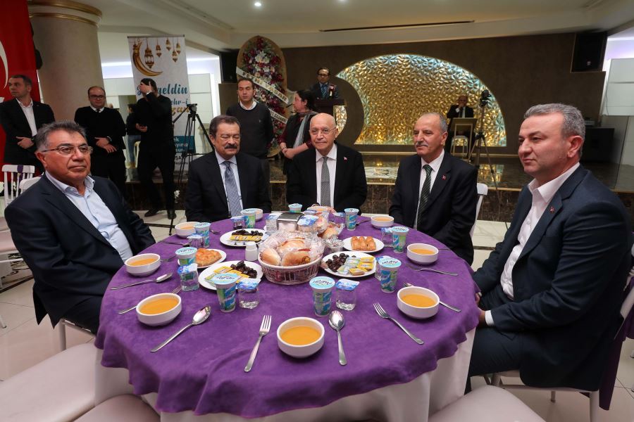 Yaşar, Yenifakılılarla iftar sofrasında buluştu