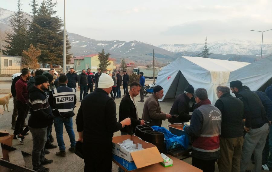 KEÇİÖREN BELEDİYESİNİN AŞ EVİNDE ÜÇ ÖĞÜN YEMEK