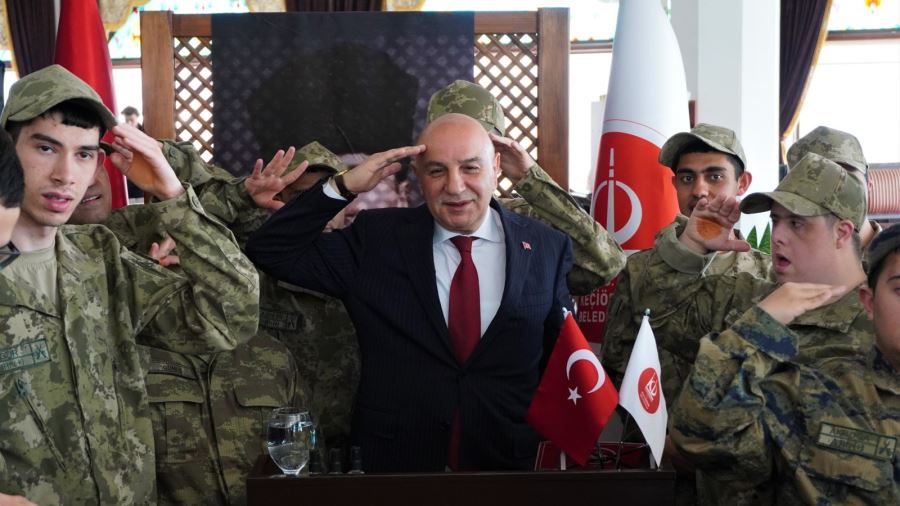 EN ÖZEL ASKERLER TEZKERELERİNİ ALDI