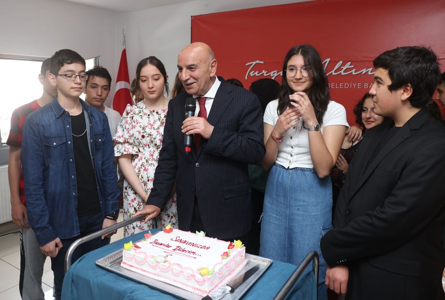 LGS ÖĞRENCİLERİYLE MOTİVASYON PASTASI KESİLDİ