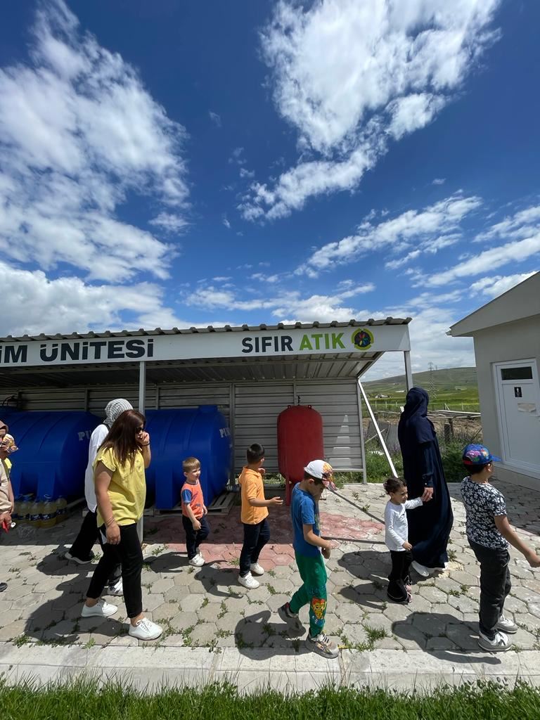 ÖĞRENCİLER “SIFIR ATIK” ÇALIŞMALARINA KATILDI