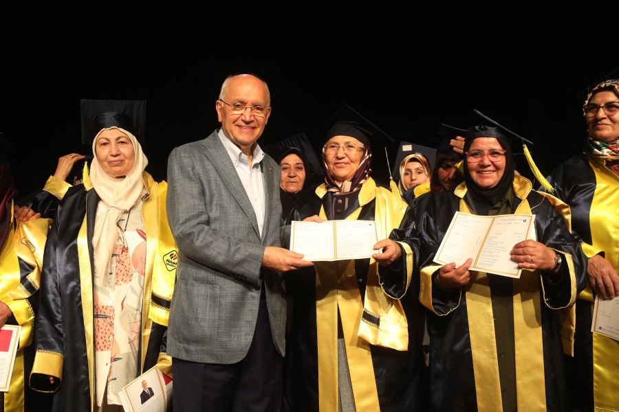70 kursiyer mezuniyet sevinci yaşadı 