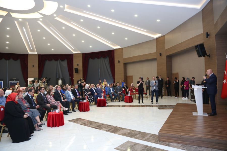SEVGİ YOLCULUĞU KARMA SERGİSİ KEÇİÖREN’DE AÇILDI