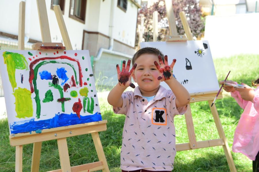 Minikler Tablolarını Tasarladı