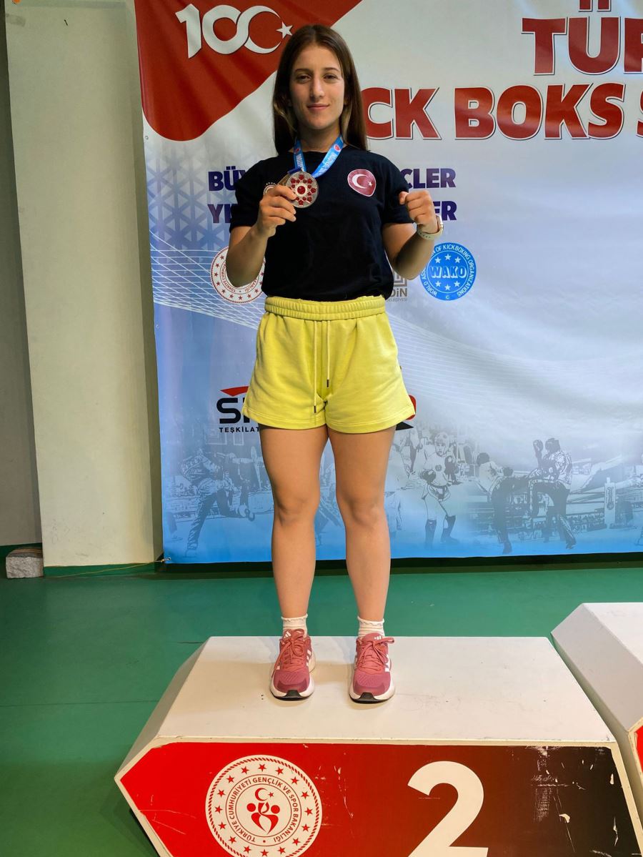 Yenimahalle Kick Boksta 4’te 4 yaptı