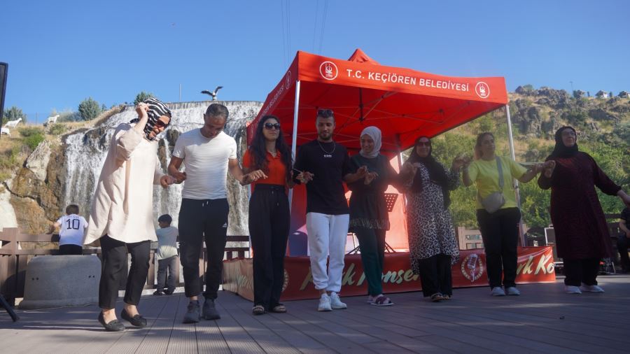PİKNİKÇİLER PARK KONSERİYLE EĞLENDİ