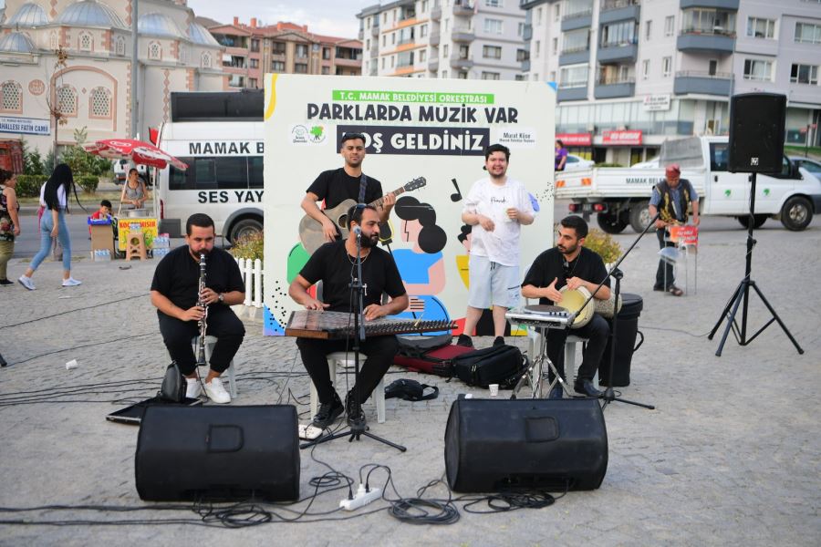 Parklardan Müzik Sesi Yükseliyor